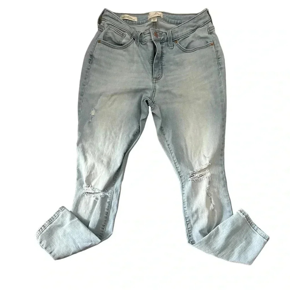 Universal Threads Mid rise Curvy Skinny distressed jeans